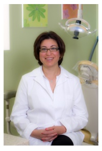 Chitra Ghafari, Dentist