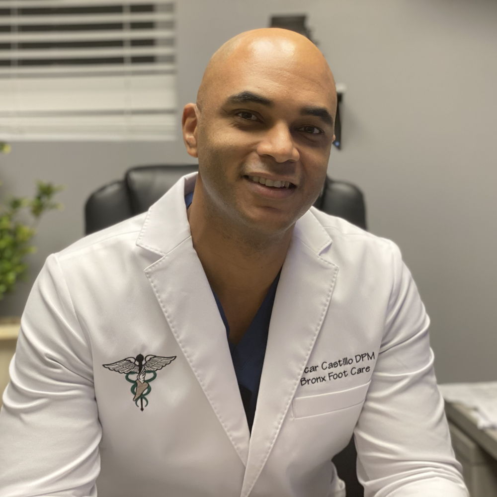 Dr. Dr. Oscar Castillo, Podiatrist (Foot and Ankle Specialist)