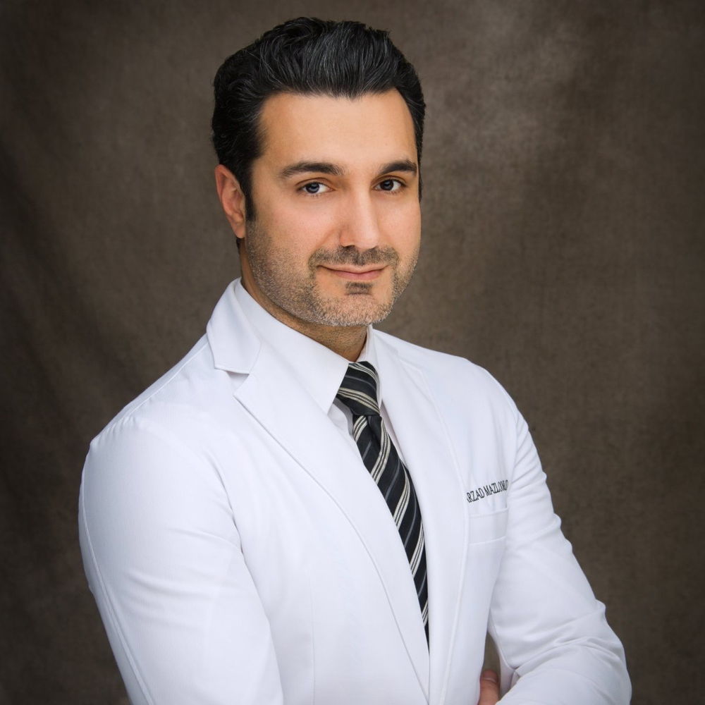 Farzad Mazloomi, Dentist