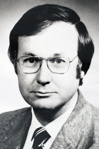 Dr. Douglas Stanley Holsclaw MD