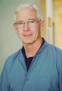 Dr. Richard D Winter DDS, Dentist