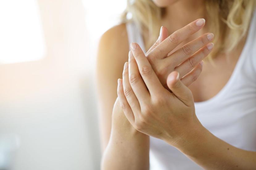 What Is Raynaud’s Disease: Causes, Symptoms, Diagnosis, and Treatment