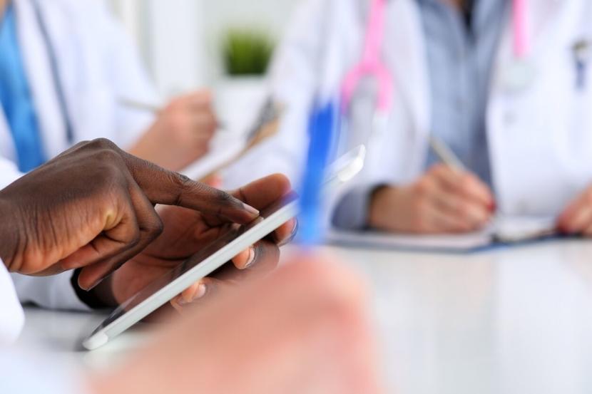different types of doctors who use social media